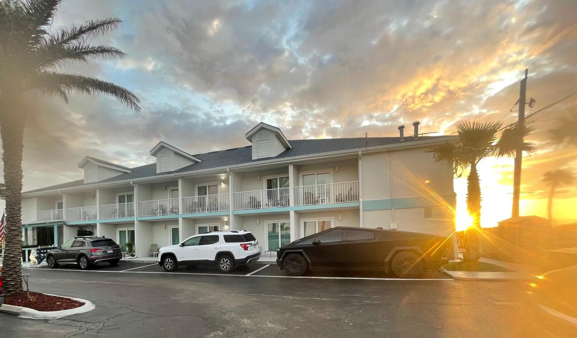 Ocean Sands Beach Inn (Adults Only) Сент-Огастин Экстерьер фото